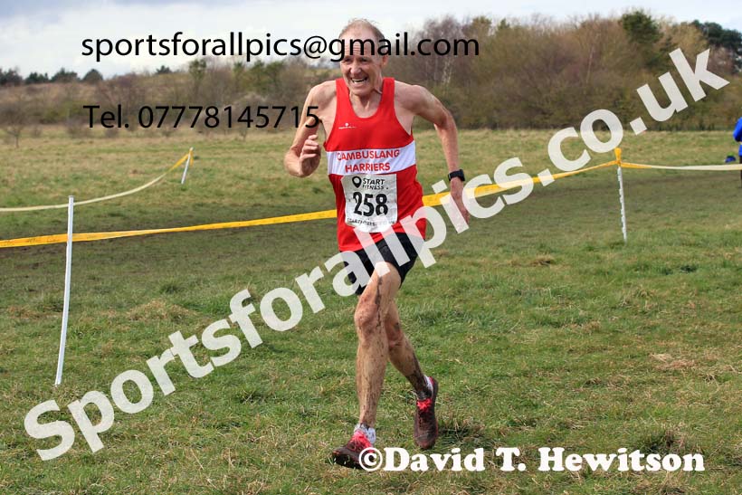 Men 35 to 60 in the 2023 BMAF Cross Country Champs., Wallsend. Photo: David T. Hewitson/Sports for All Pics